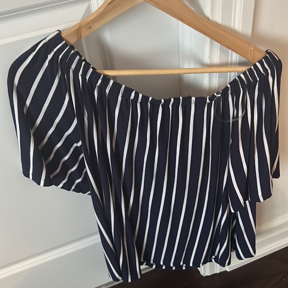 Dark black and white stripe blouse off the shoulders - Picture 2 of 5